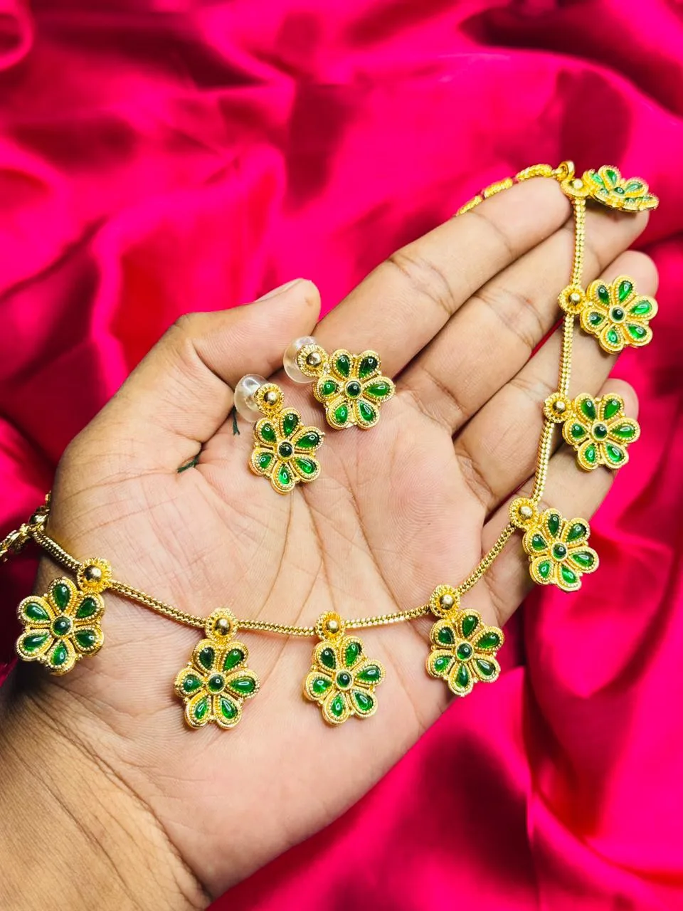 Gold-Plated Flower Chain Choker with Green Stone Gold-Plated Flower Chain Choker with Green Stone
